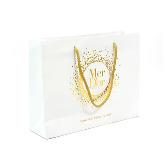 Bolsos de compras de papel de lujo con logotipo de estampado en caliente de oro personalizado hecho a mano con asa
