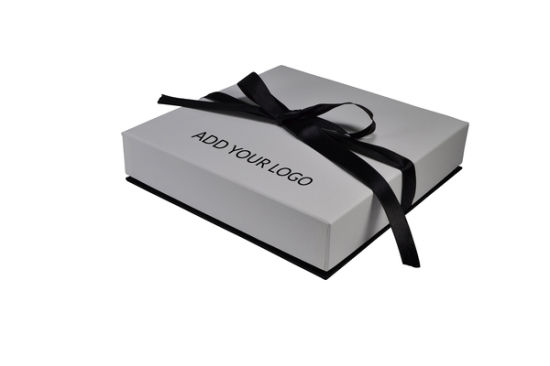 2020 Custom na Pinong Papel na Regalo Ribbon Alahas Packaging Boxes Wholesale